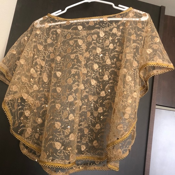 Poncho - Picture 2 of 8